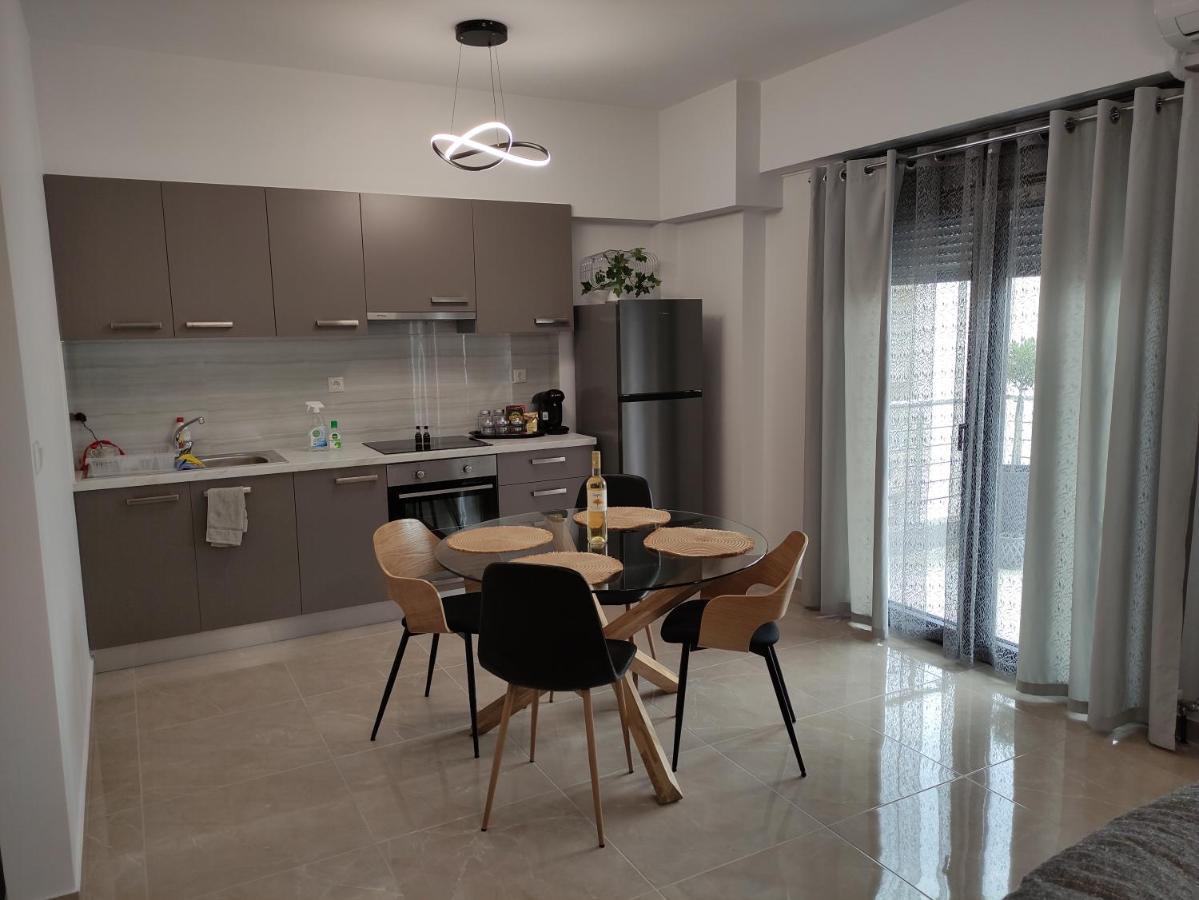 Grey Swan - Modern & Stylish Apartment With Private Parking Volos Exterior photo