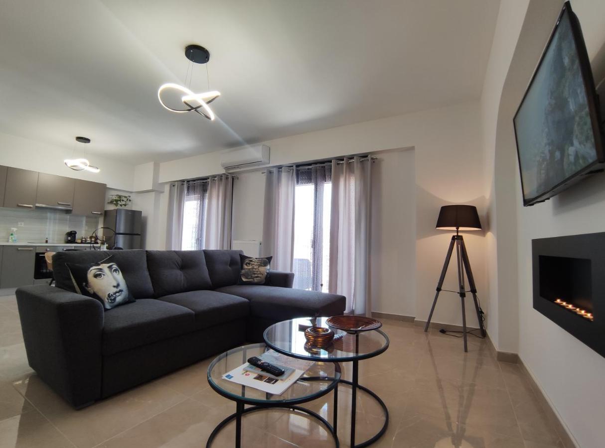 Grey Swan - Modern & Stylish Apartment With Private Parking Volos Exterior photo