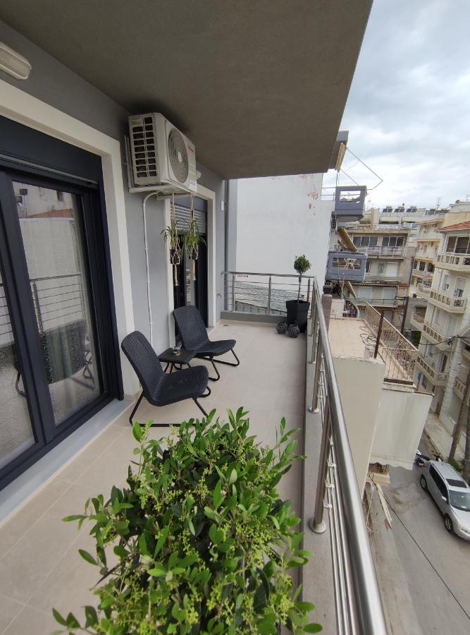 Grey Swan - Modern & Stylish Apartment With Private Parking Volos Exterior photo
