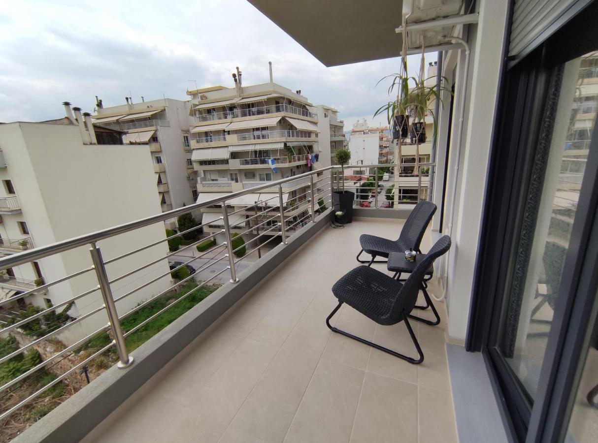 Grey Swan - Modern & Stylish Apartment With Private Parking Volos Exterior photo