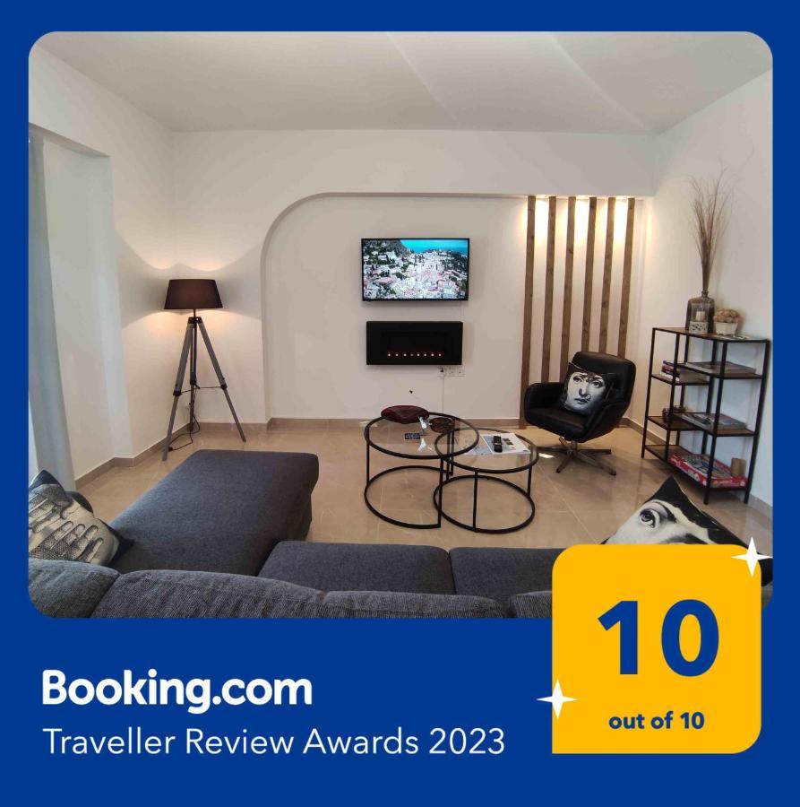 Grey Swan - Modern & Stylish Apartment With Private Parking Volos Exterior photo